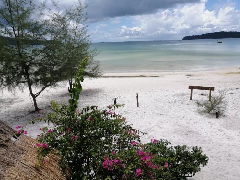 Green Blue Beach Hostel เกาะรงสำลน ภายนอก รูปภาพ