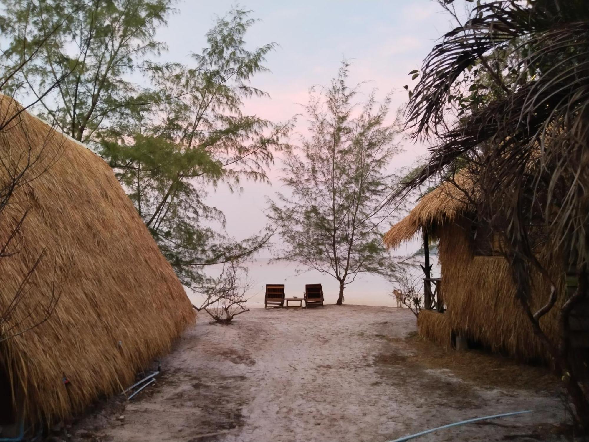 Green Blue Beach Hostel เกาะรงสำลน ภายนอก รูปภาพ
