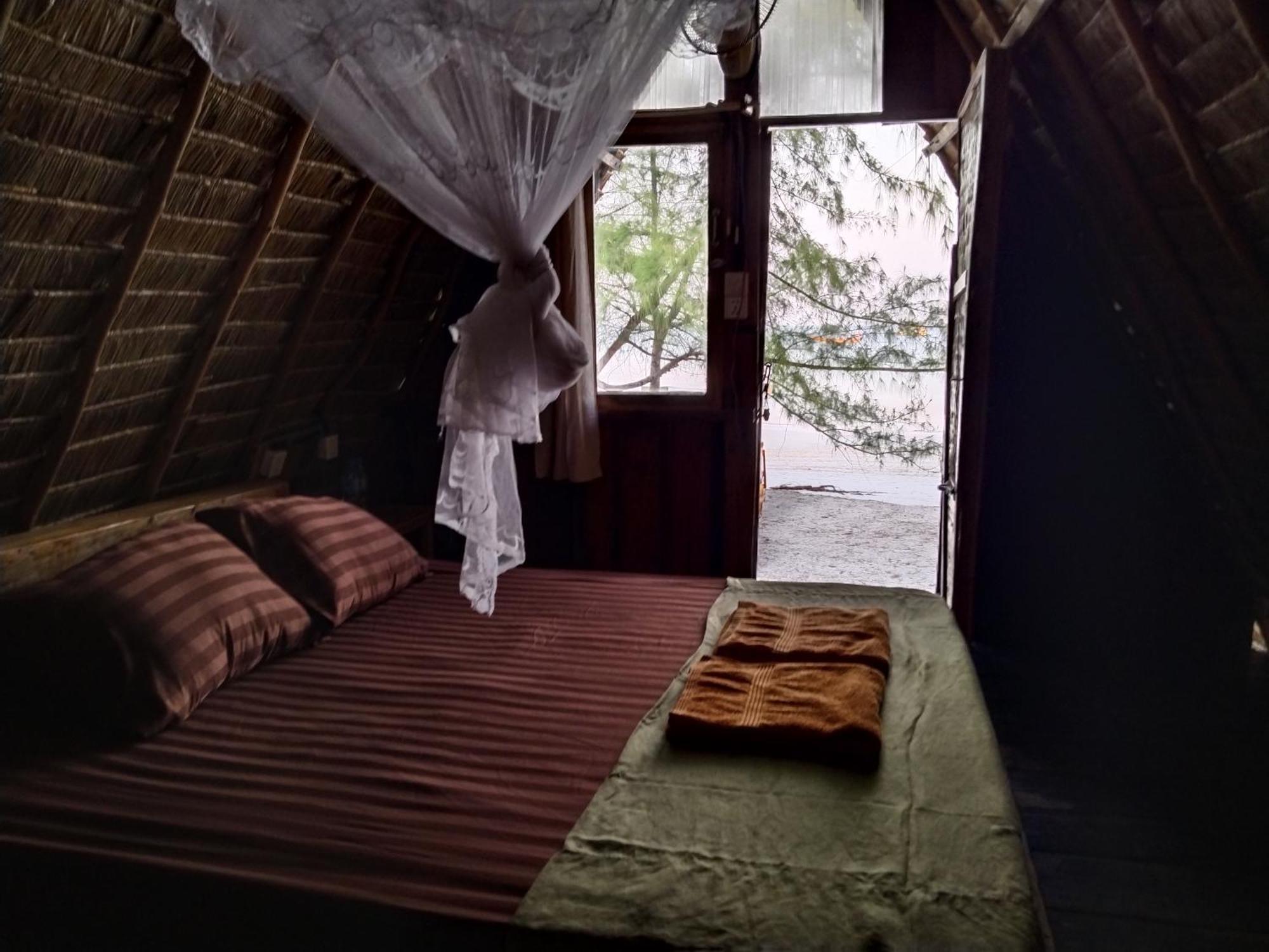 Green Blue Beach Hostel เกาะรงสำลน ภายนอก รูปภาพ