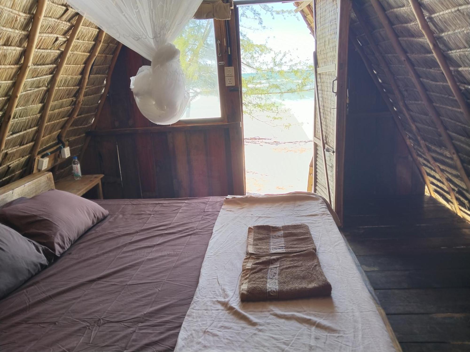 Green Blue Beach Hostel เกาะรงสำลน ภายนอก รูปภาพ