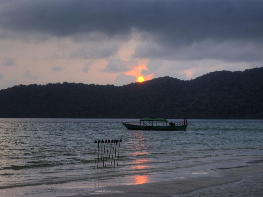 Green Blue Beach Hostel เกาะรงสำลน ภายนอก รูปภาพ