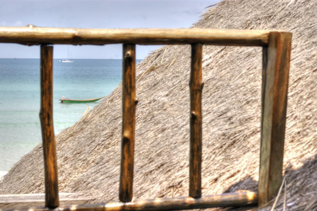 Green Blue Beach Hostel เกาะรงสำลน ภายนอก รูปภาพ